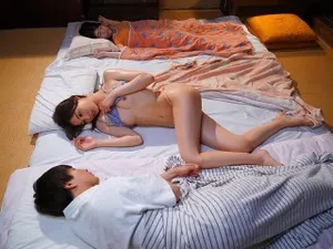 Mỗi lần vợ yêu tôi đi tắm, thì em gần nhà cạnh bên lại sang làm tình