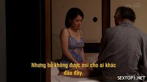 Cận cảnh một con đĩ ngực bự bị địt trên bàn ăn