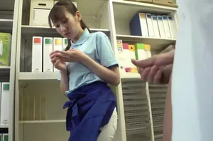 Chiến dịch bán dương vật đặc biệt của 2 em nhân viên công ty đồ lót